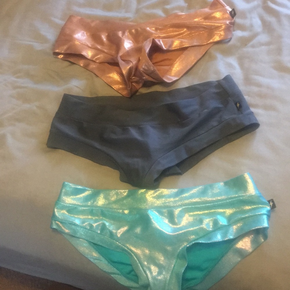 Set of 3 Cleo the hurricane hot pants